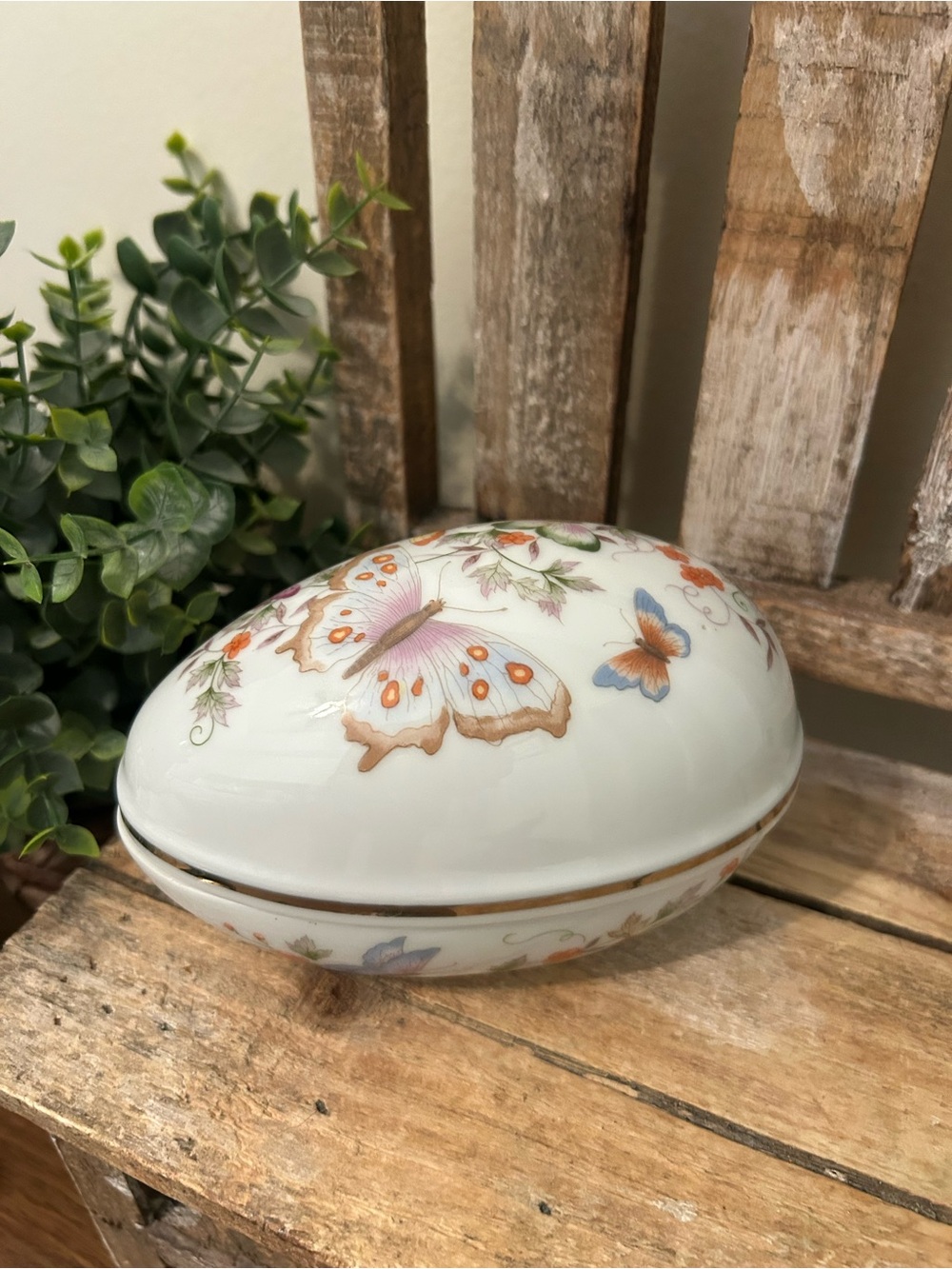 Vintage 1979 Avon Egg Shaped Trinket Box Butterfly Fine Porcelain 22K Gold Trim